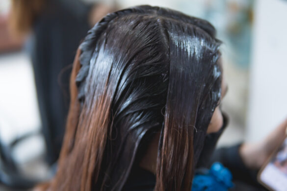 Quel shampoing peut foncer les mèches