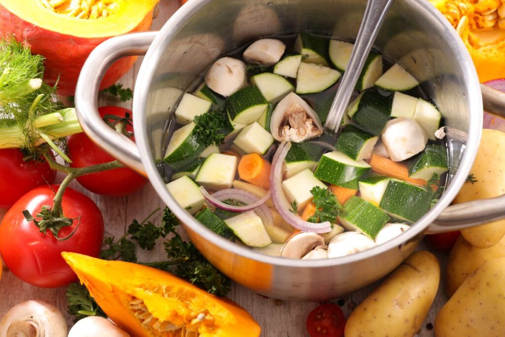 Préparation d'une soupe aux légumes